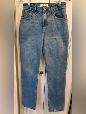 Abercrombie & Fitch Women’s Curve Love Ultra High-Rise 90s Straight Jeans